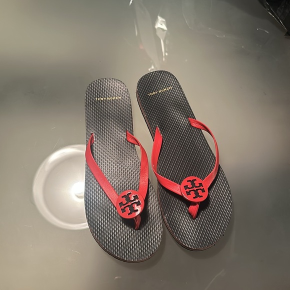 TORY BURCH, red leather thong sandal. - Picture 2 of 12